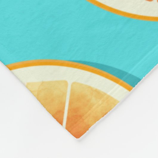 Orangefarbene Scheiben auf blau Fleecedecke (Ecke)