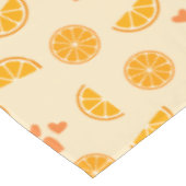 Orangefarbene Scheiben und Herz Tischdecke (Schrägansicht)