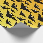 Orangefarbene schwarze Fledermäuse Halloween-Muste Geschenkpapier (Ecke)