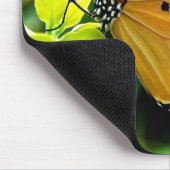 Orangefarbene, schwarze und weiße Schmetterlinge a Mousepad (Ecke)