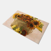 Orangefarbene Sonnenblumen im Körbchen Fußmatte (Schrägansicht)