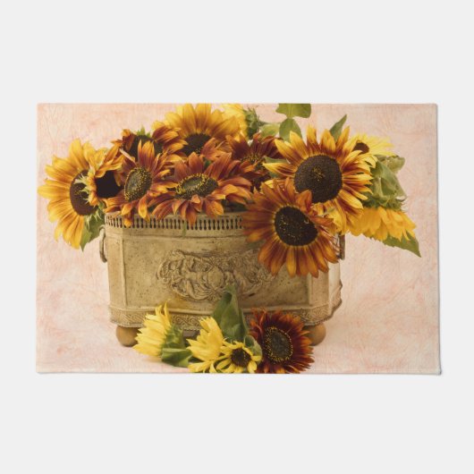 Orangefarbene Sonnenblumen im Körbchen Fußmatte (Vorderseite)
