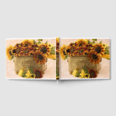 Orangefarbene Sonnenblumen im Körbchen Gästebuch (Voll)