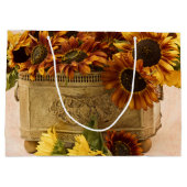 Orangefarbene Sonnenblumen im Körbchen Große Geschenktüte (Rückseite)