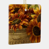 Orangefarbene Sonnenblumen im Körbchen Keramikornament (Rechts)