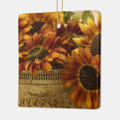 Orangefarbene Sonnenblumen im Körbchen Keramikornament (Links)