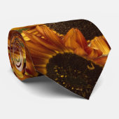 Orangefarbene Sonnenblumen im Körbchen Krawatte (Gerollt)