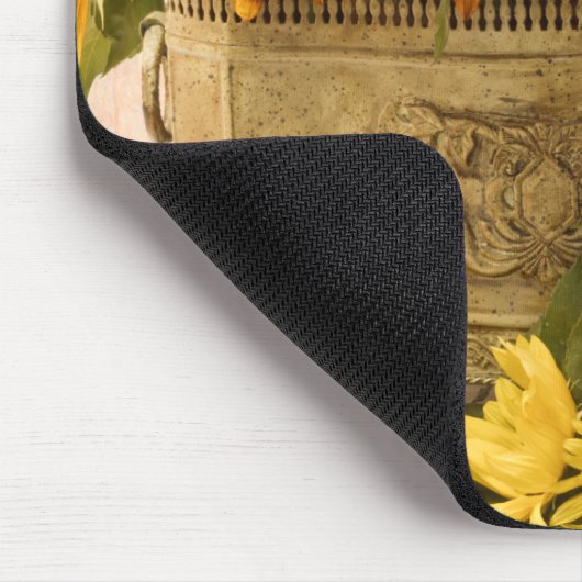 Orangefarbene Sonnenblumen im Körbchen Mousepad (Ecke)