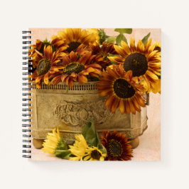 Orangefarbene Sonnenblumen im Körbchen Notizblock
