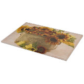 Orangefarbene Sonnenblumen im Körbchen Schneidebrett (Ecke)