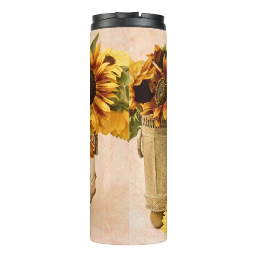 Orangefarbene Sonnenblumen im Körbchen Thermosbecher (Rückseite)