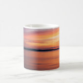 Orangefarbene Sonnenuntergangswolken über dem Indi Kaffeetasse (Mittel)