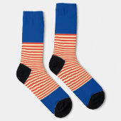 Orangefarbene Streifen auf blau Socken (Rechts)