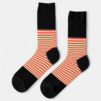 Orangefarbene Streifen auf schwarz Socken