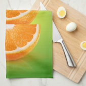 Orangefarbene Stücke auf grün Geschirrtuch (Viertel Falte)