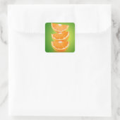 Orangefarbene Stücke auf grün Quadratischer Aufkleber (Tasche)
