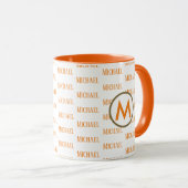 orangefarbene Tasse mit Monogramm und Namensmuster (VorderseiteRechts)
