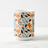 Orangefarbene und blaue Folien und Blume Personali Kaffeetasse (Mittel)