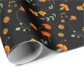 Orangefarbene und gelbe Blumen auf Schwarz Geschenkpapier (Rolleneckpunkt)