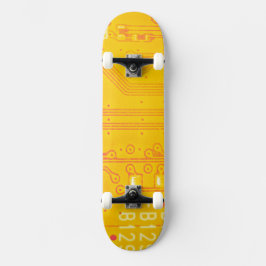 Orangefarbene und gelbe Platine Skateboard