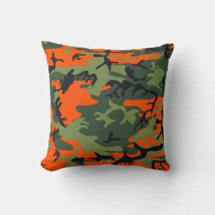Orangefarbene und grüne Camouflage Kissen