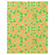 Orangefarbene und grüne Karotten