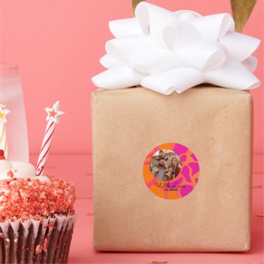 Orangefarbene und heiß rosa Farbgebung mit Liebe Runder Aufkleber (Party)