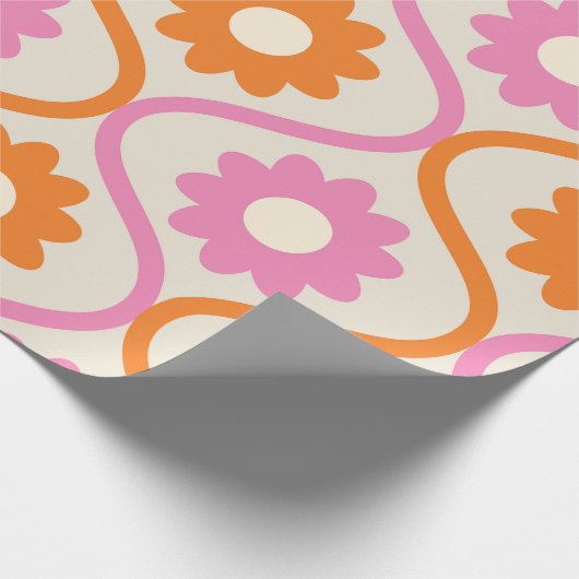 Orangefarbene und rosa Blume im Retro Ogee Muster Geschenkpapier (Ecke)