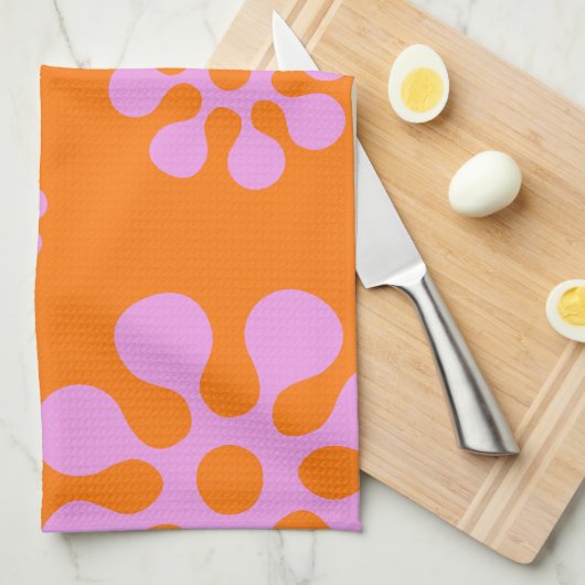 Orangefarbene und rosa Retro-Blume Handtuch (Viertel Falte)