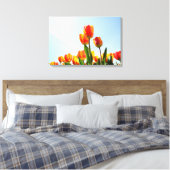 Orangefarbene und rote Tulpen von unten Leinwanddruck (Insitu (Schlafzimmer))