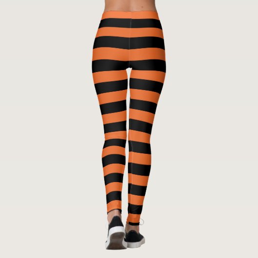 Orangefarbene und schwarz gestreifte Hexenhalblein Leggings (Rückseite)