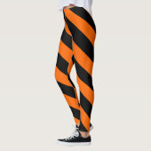 Orangefarbene und schwarze Halloween-Hexenstreifen Leggings (Links)