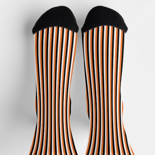 Orangefarbene und schwarze Streifen Socken (Oben)