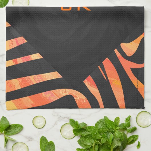 Orangefarbene und schwarze Zebra-Monogramm Handtuch (Gefaltet)