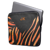 Orangefarbene und schwarze Zebra-Monogramm Laptopschutzhülle (Vorderseite Links)