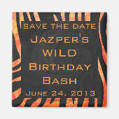 Orangefarbene und schwarze Zebra-Monogramm Magnet (Vorne)