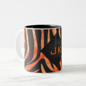Orangefarbene und schwarze Zebra-Monogramm Zweifarbige Tasse (Vorderseite Links)