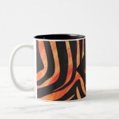 Orangefarbene und schwarze Zebra-Monogramm Zweifarbige Tasse (Links)