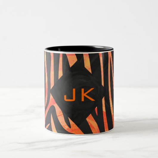 Orangefarbene und schwarze Zebra-Monogramm Zweifarbige Tasse (Mittel)