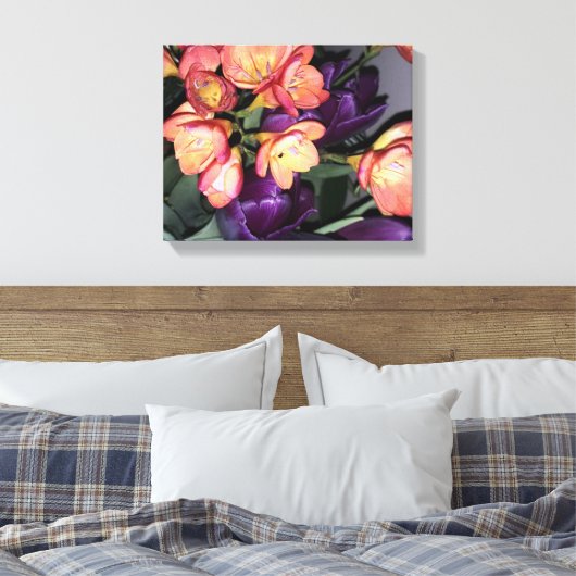 Orangefarbene und violette Blumen Leinwanddruck (Insitu (Schlafzimmer))