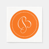 Orangefarbene und weiße Dosenmonogramm Serviette (Vorderseite)