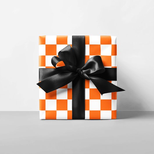 Orangefarbene und weiße karierte Quadrate Geschenkpapier