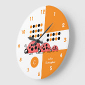 Orangefarbene und weiße Kids mit Namen Große Wanduhr (Winkel)