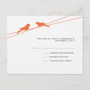 Orangefarbene und weiße Liebesvögel auf einem Drah RSVP Karte