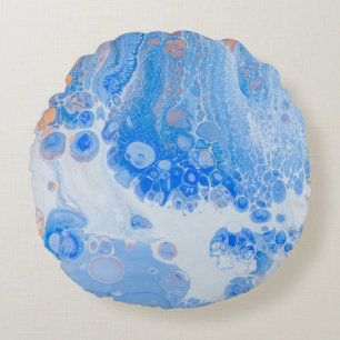 Orangefarbene und weiße Quallen im Wasser Rundes Kissen