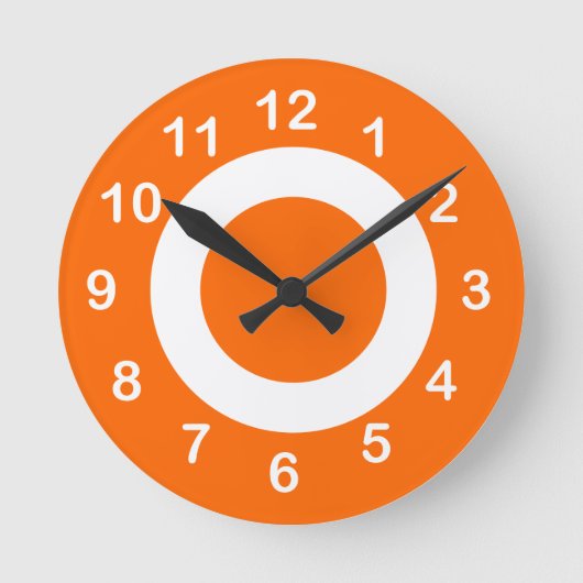 Orangefarbene und weiße Zielkreise Runde Wanduhr (Vorderseite)