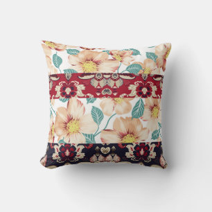 Orangefarbene Vintage Blume mit nahtlosem Pisleybo Kissen