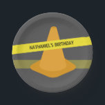 Orangefarbene Vorsichtsbandkonstruktion Geburtstag Pappteller<br><div class="desc">Geburtstagsparty-Teller mit einem Design-Thema mit Illustrationen eines orangen Kegel und gelben Vorsichtsband. Personalisieren Sie den Text. Matching Servietten,  Einladungen und vieles mehr finden Sie in Jill's Paperie.</div>