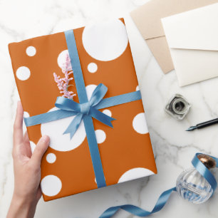 Orangefarbene weiße, unterschiedliche Polka-Punkte Geschenkpapier