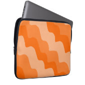 Orangefarbene Wellen Laptopschutzhülle (Vorne Rechts)